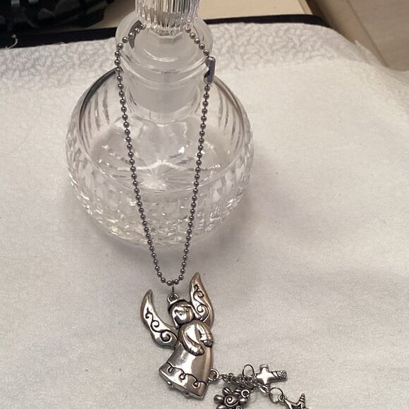 Silvertone Angel Pendant - Picture 4 of 5